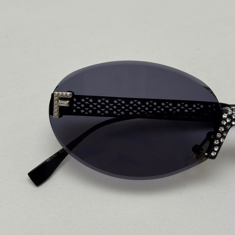 عینک آفتابی زنانه فندی Fendi فریم لس بیضی مدل Oval Frame Diamond Style نگین کاری شده کیفیت مستر تمام مشکی