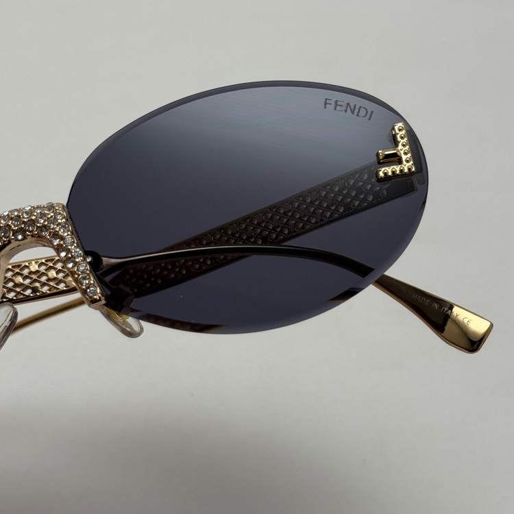 عینک آفتابی زنانه فندی Fendi فریم لس بیضی مدل Oval Frame Diamond Style نگین کاری شده کیفیت مستر مشکی طلایی