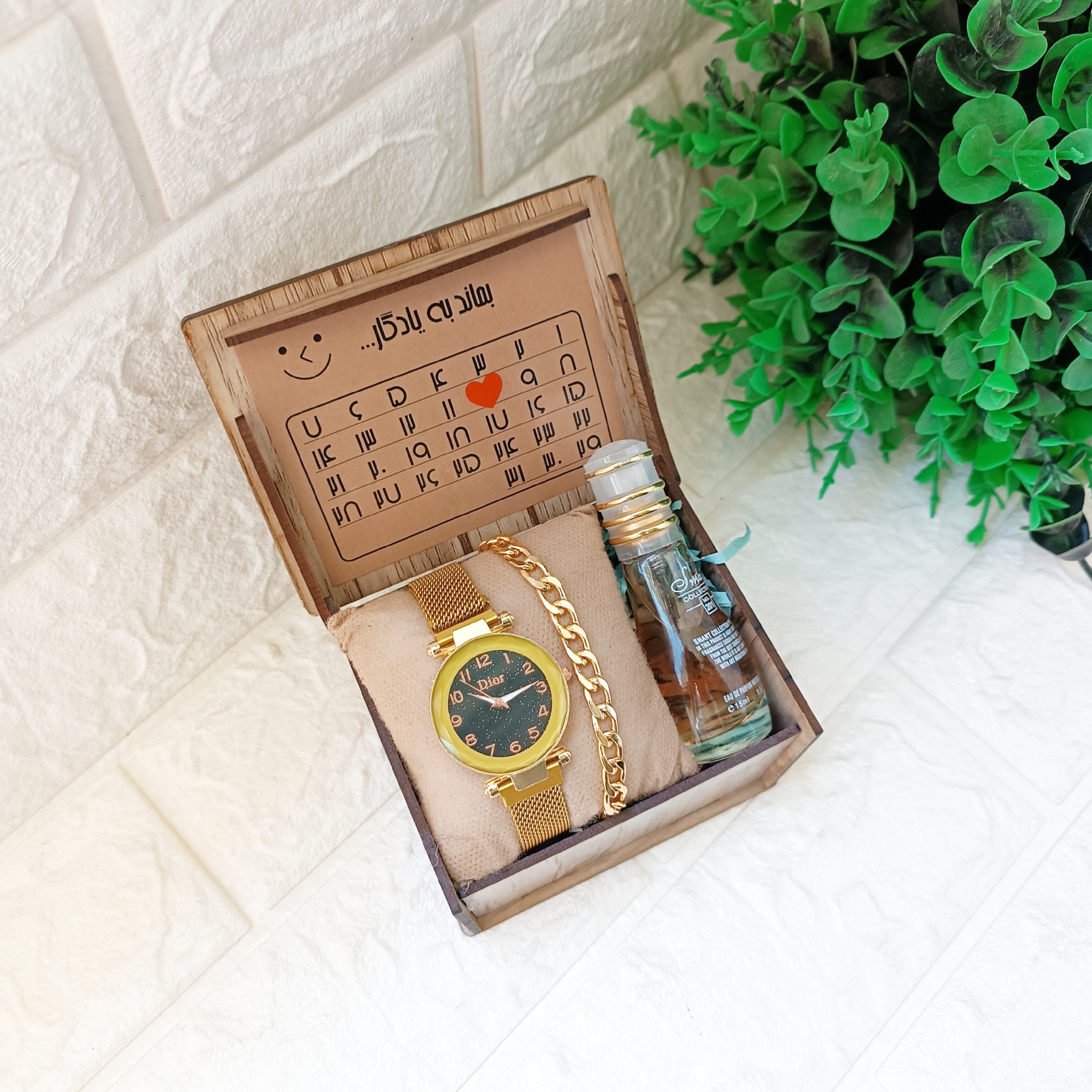 ساعت زنانه تقویمی دستبند و ادکلن ست کامل ارسال