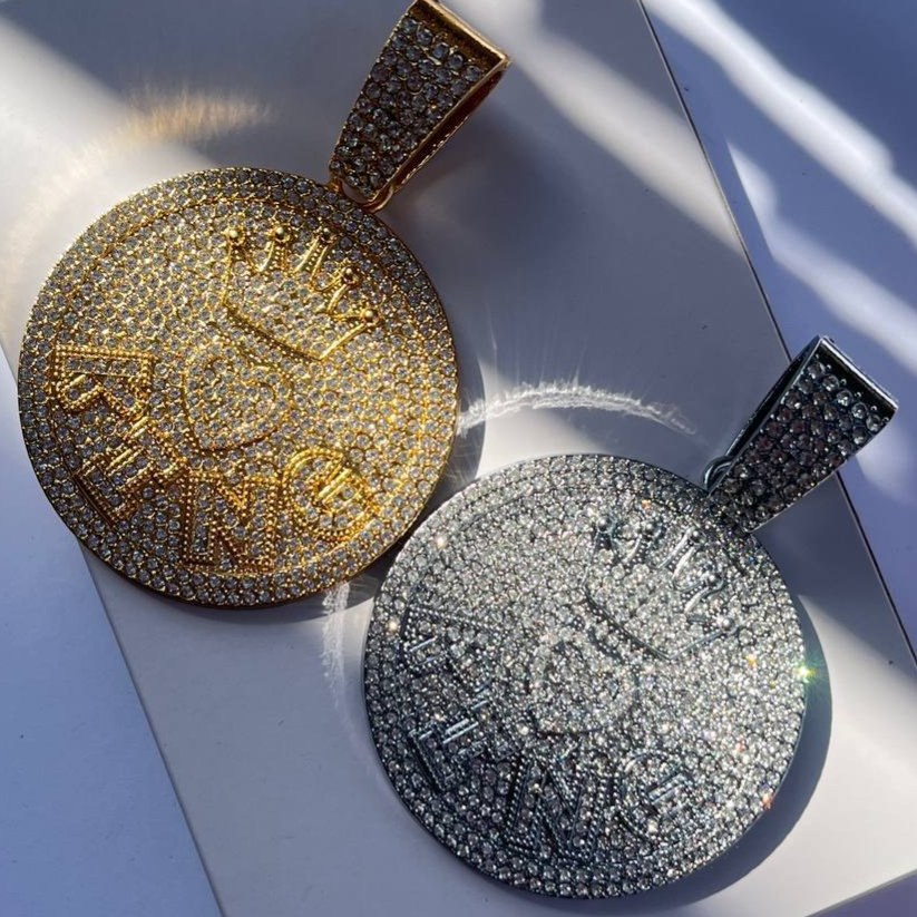 گردنبند پلاک فول نگین کاری شده طرح کلت ( اسلحه ) رنگ ثابت با کیفیت بالا کد zel (پس کرایه)