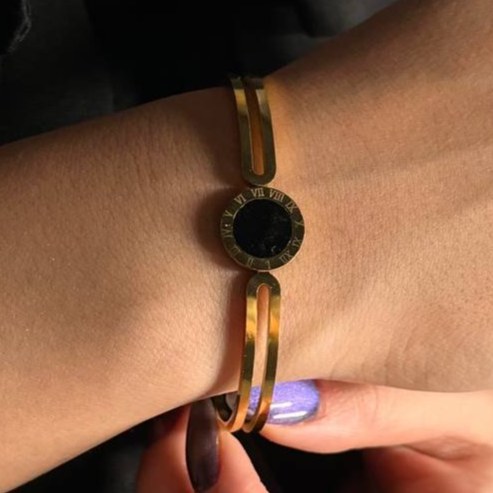 دستبند بنگل زنانه طرح قلب نگین کاری شده فری سایز freesize رنگ ثابت کد ztk (پس کرایه)