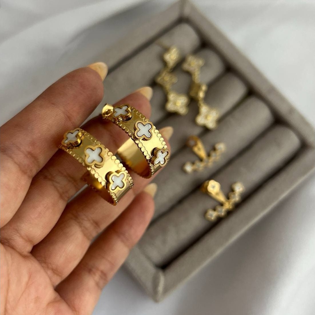 گوشواره استیل زنانه طرح قلب آویز حلقه ای تنوع طرح رنگ ثابت کد tj (پس کرایه)