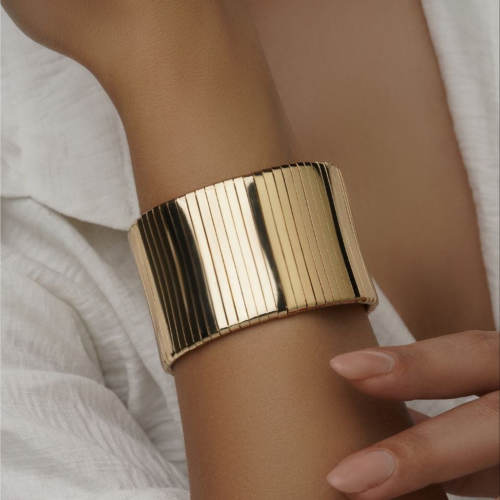 دستبند بنگل طرح طلا مدل مینیمال خط دار در تنوع طرح رنگ کاملا ثابت کد bn (پس کرایه)