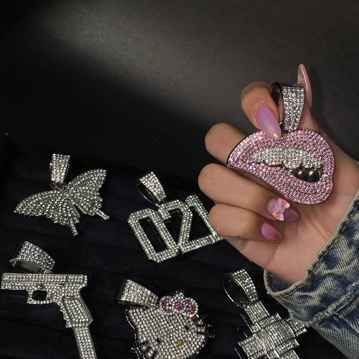 گردنبند و آویز پلاک طرح جواهری زنانه طرح گربه کیتی فول نگین تنوع طرح رنگ ثابت کد el (پس کرایه)