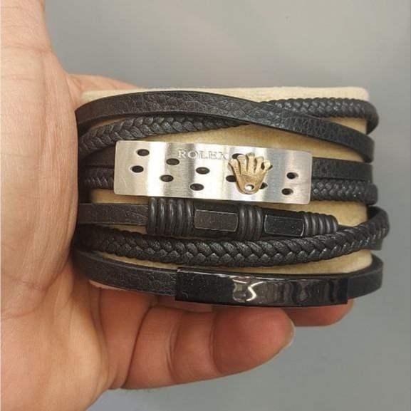 دستبند چرمی قفل و پلاک استیل مردانه ورساچ Versace کیفیت چرم عالی تنوع طرح رنگ ثابت کد bn (پس کرایه)