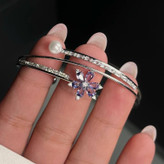 دستبند النگویی و بنگل زنانه طرح جواهری طرح دو طرفه گل نگین و مروارید رنگ ثابت