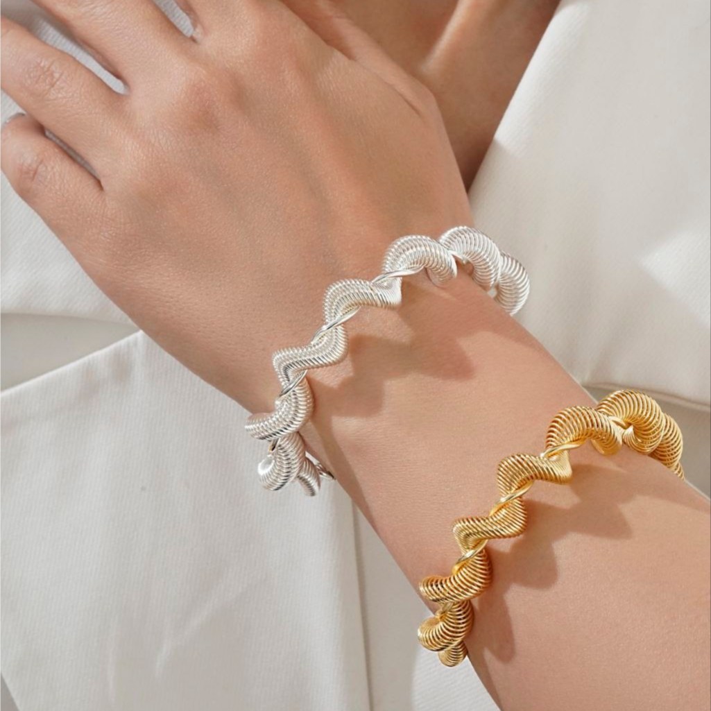 دستبند بنگل النگویی فنری طرح موج دار رنگ ثابت کد mp