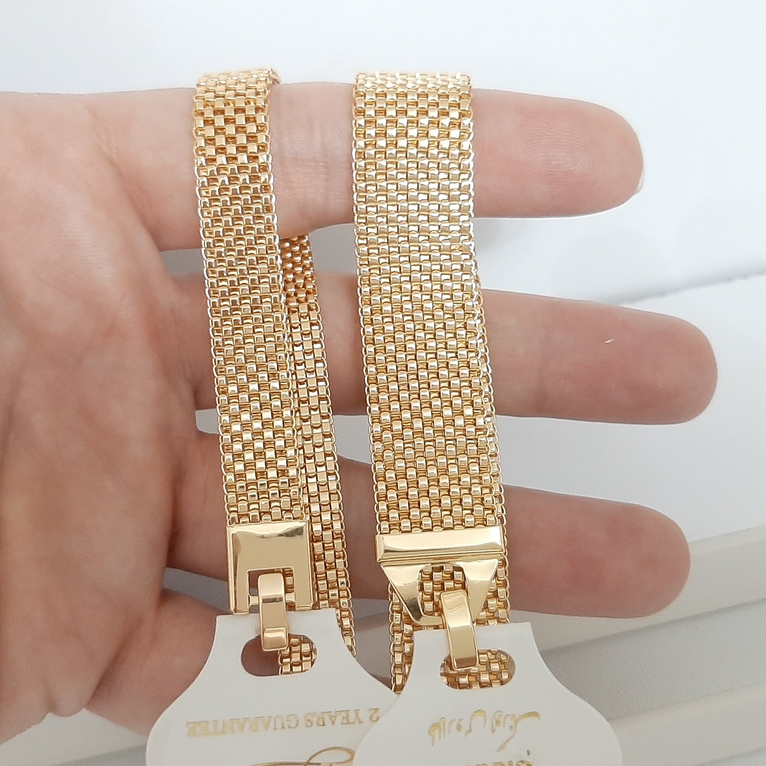 دستبند رنگ ثابت حصیری با طلا مونمیزنه قیمت پهن 1/380 تومنه ورق بزنید و توضیحات رو بخونید لطفا