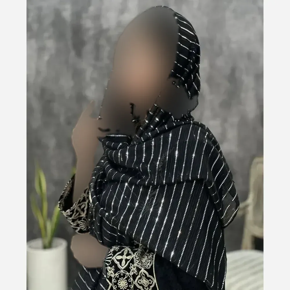 شال مجلسی تور دانتل پولککوبی ابعاد 190 در 70 سانتیمتر