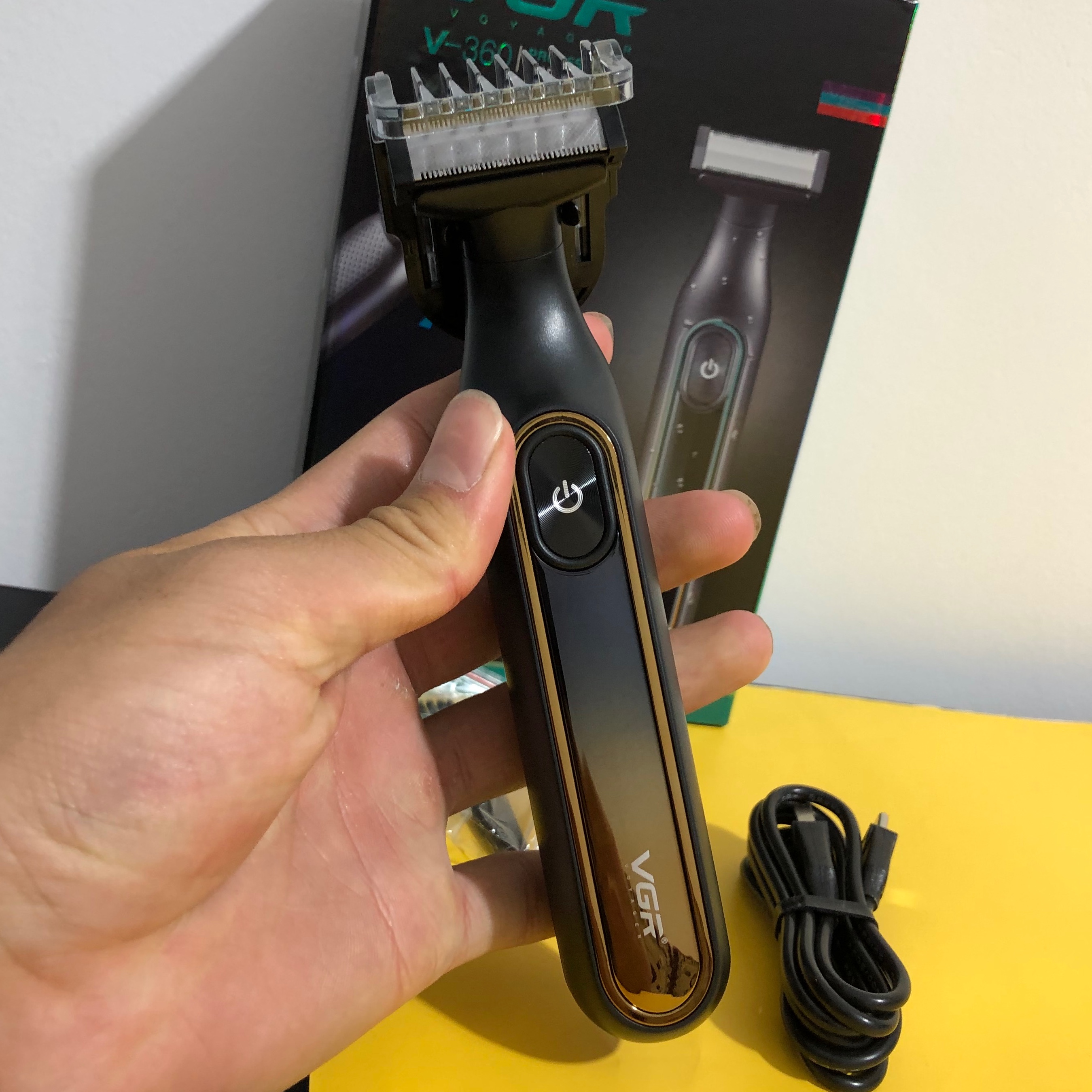 ماشین اصلاح یا ژیلت برقی ضد اب