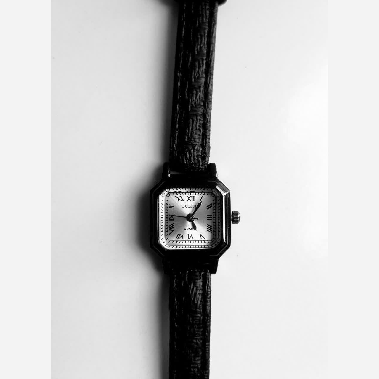 ساعت بند چرمی برند اولیجیا