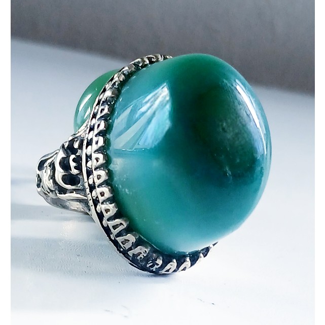 انگشتر عقیق سبز کله قندی درشت و مرتفع