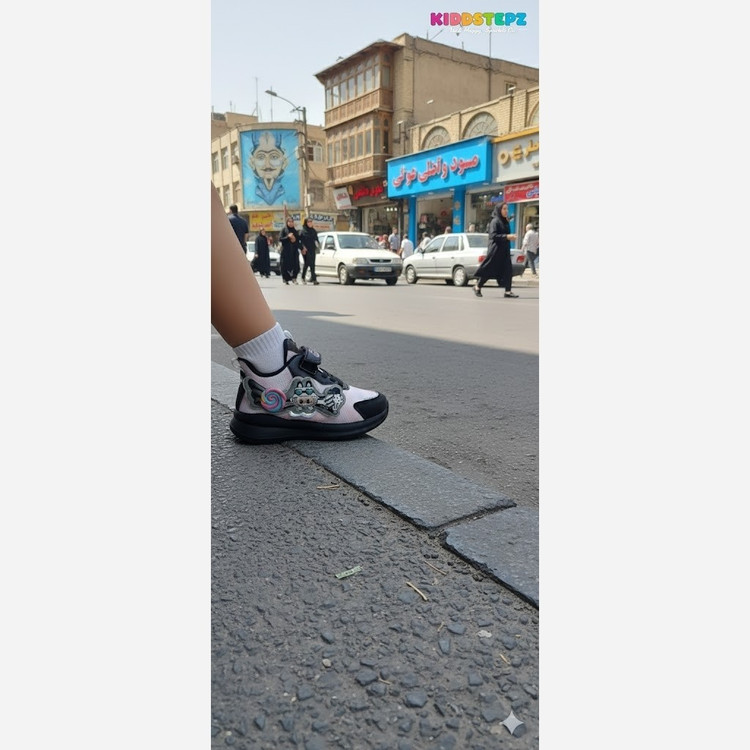 کتونی بچگانه لبوبو چراغدار کتونی دخترانه رنگ مشکی