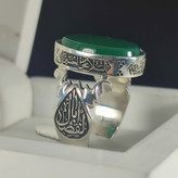 انگشتر نقره باسنگ عقیق سبز ذکر روی رکاب (چهارسلام زیارت عاشورا) ذکر بغل رکاب (یاحسین شهید) و (یاابالفضل) کد 2327