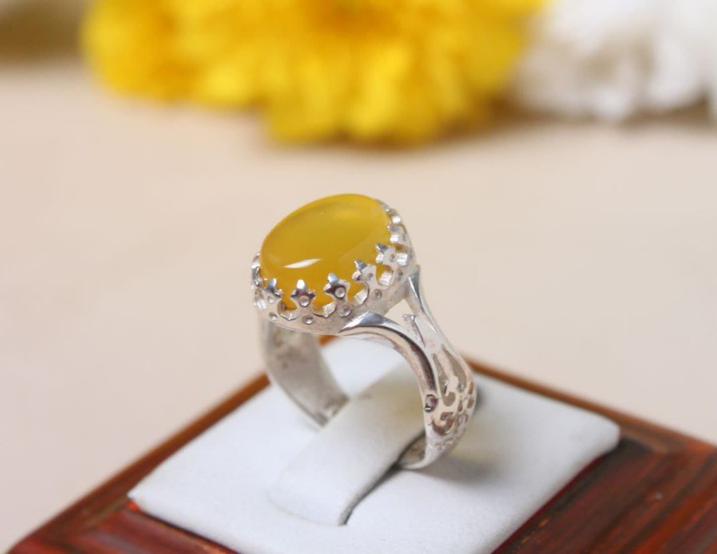انگشتر نقره باسنگ عقیق زرد بارکاب نیزه کد 1362