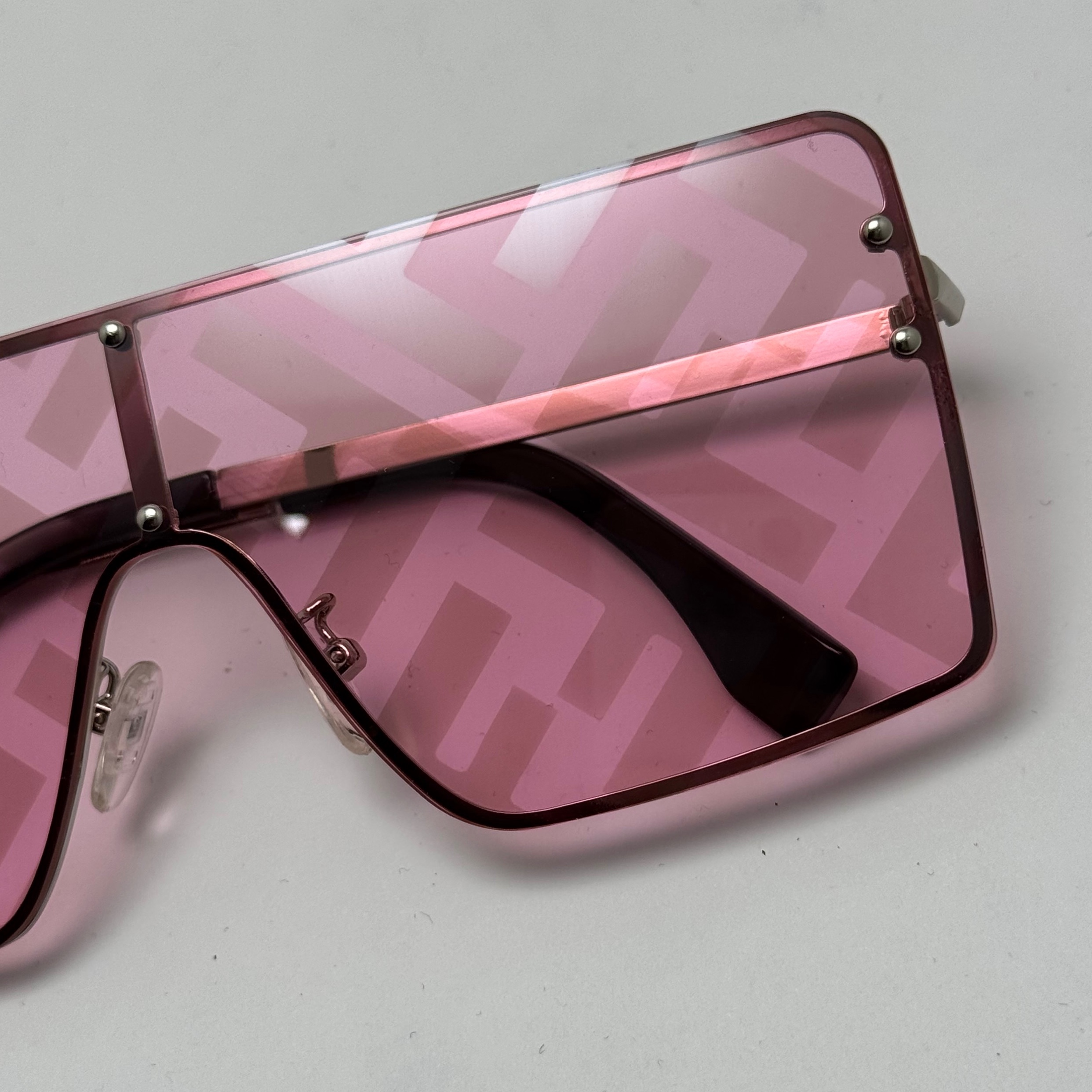 عینک آفتابی و شب فریم لس فندی FENDI صورتی کد 4 (ارسال رایگان)